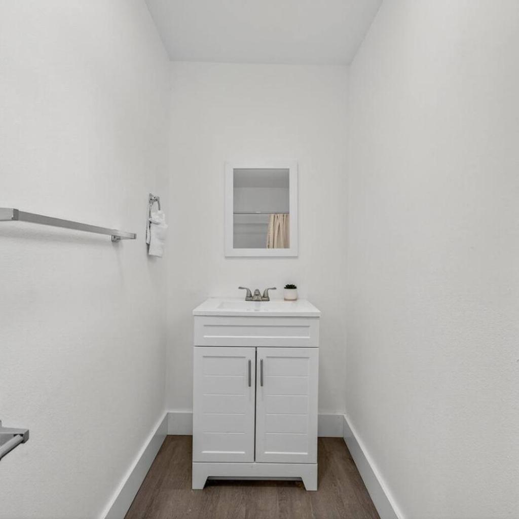 Photograph of Unit 11 Simple Affordable Studio minutes from NAS