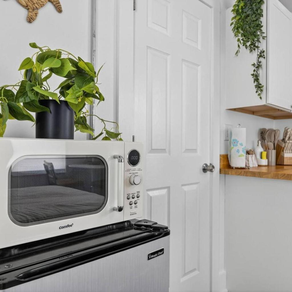 Photograph of Unit 11 Simple Affordable Studio minutes from NAS