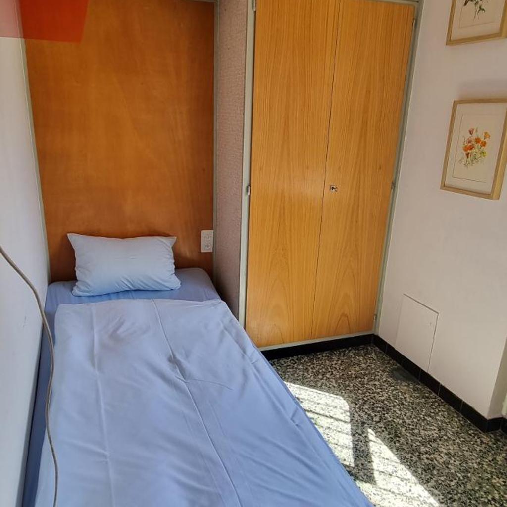 Einzelzimmer mit Gemeinschaftsbad -und Küchenbenutzung – Bild