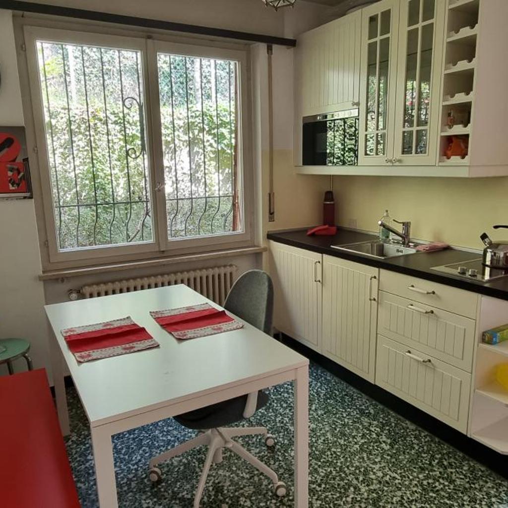 Einzelzimmer mit Gemeinschaftsbad -und Küchenbenutzung – Bild