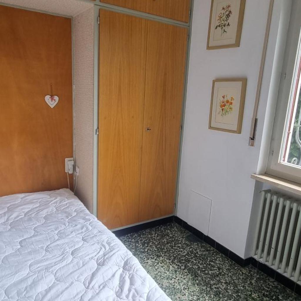 Einzelzimmer mit Gemeinschaftsbad -und Küchenbenutzung – Bild