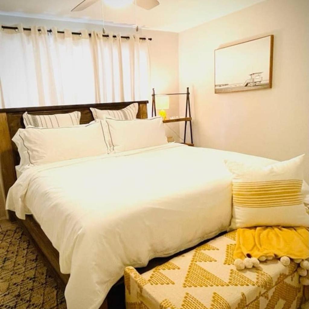 Photograph of · 02 Walk to DT FTL - Serene apartment - King Bed