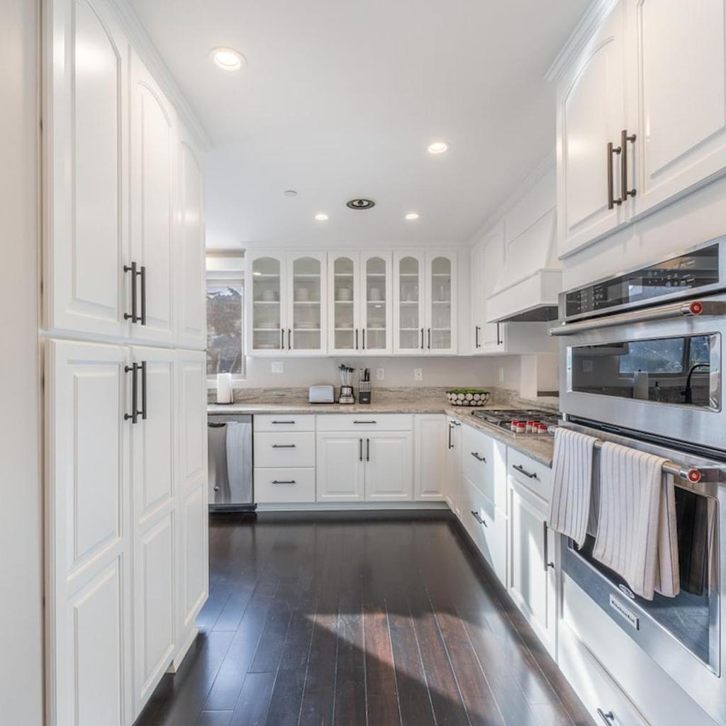 Photograph of Spacious Hollywood Private Villa with 7 Bedrooms and Pool