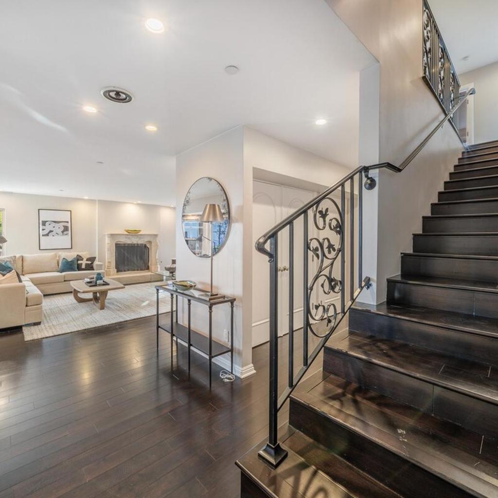 Photograph of Spacious Hollywood Private Villa with 7 Bedrooms and Pool