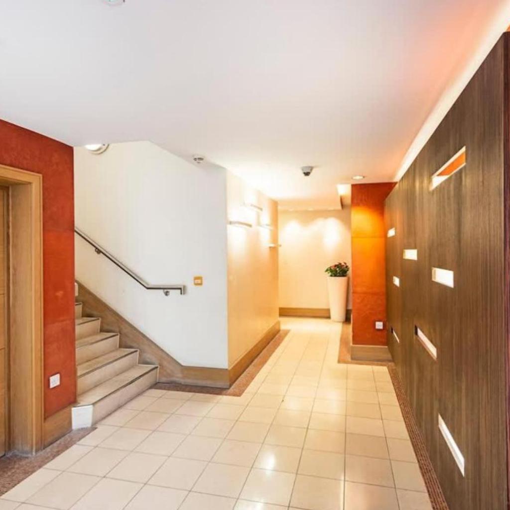 Photograph of Flat in CENTRAL LONDON for 4