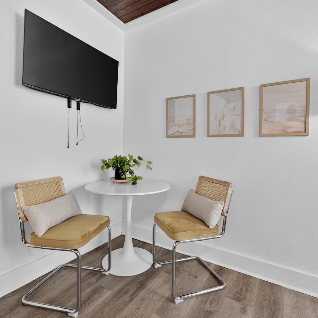 Photograph of Unit 1 Pensacola Cozy Studio