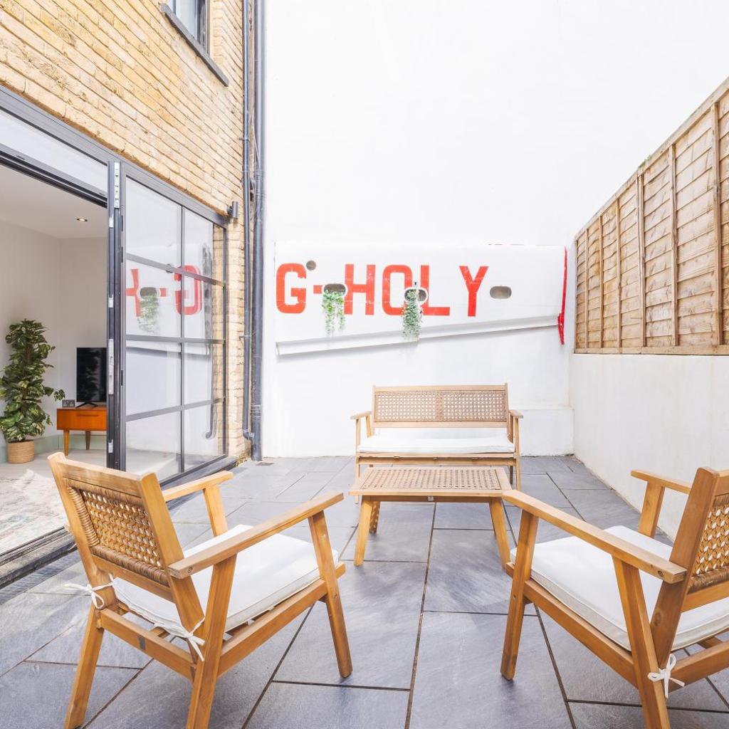 Photograph of Hackney 1 Bed Garden Flat