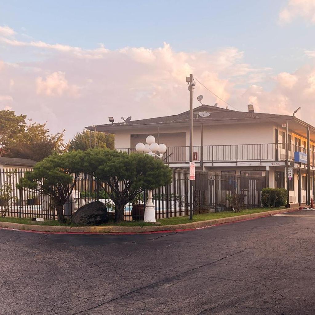 Photograph of Motel 6 Dallas, TX – St. Augustine / HWY 175
