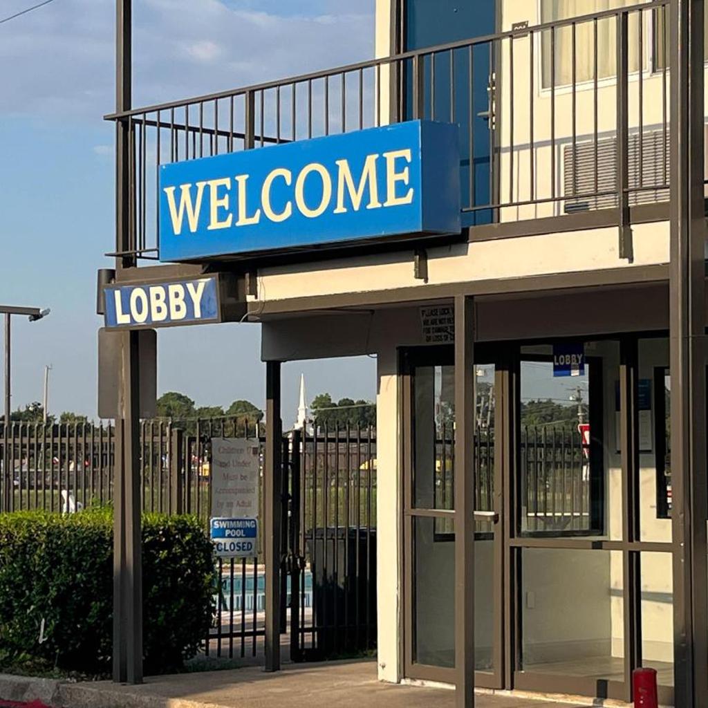 Photograph of Motel 6 Dallas, TX – St. Augustine / HWY 175