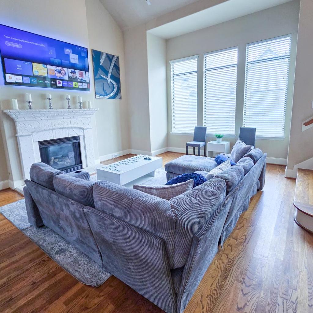 Photograph of Artsy 3-Story Townhouse Near the Galleria Area!