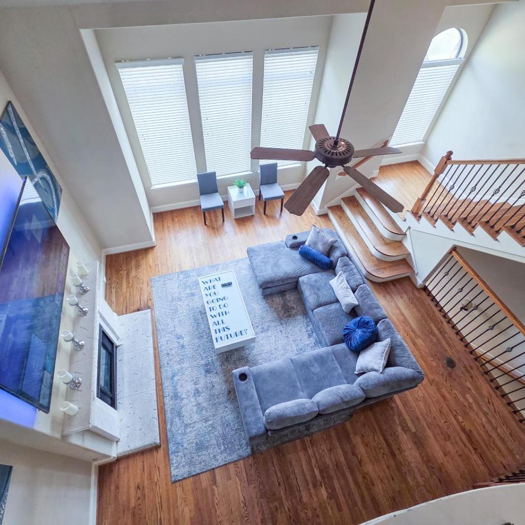 Photograph of Artsy 3-Story Townhouse Near the Galleria Area!