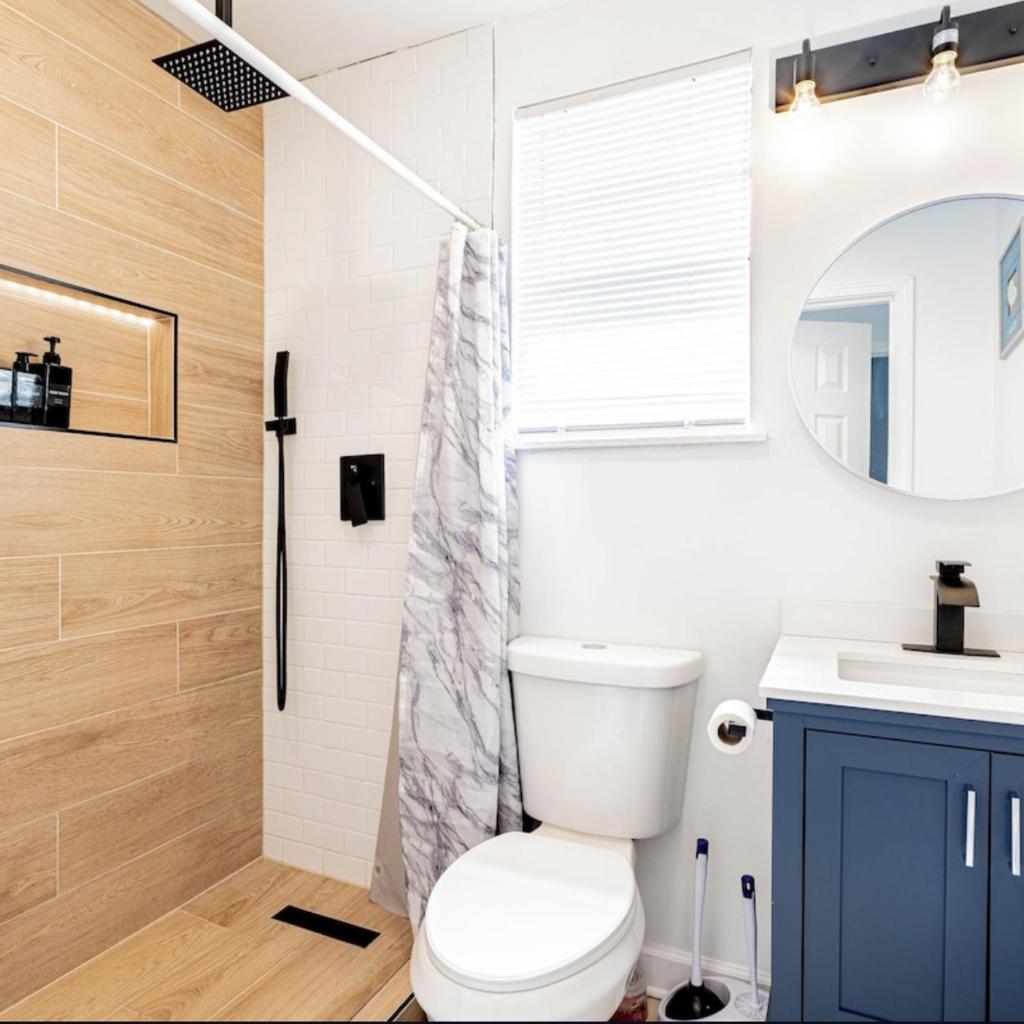 Photograph of Mid City Canal st 2 bedroom cute house