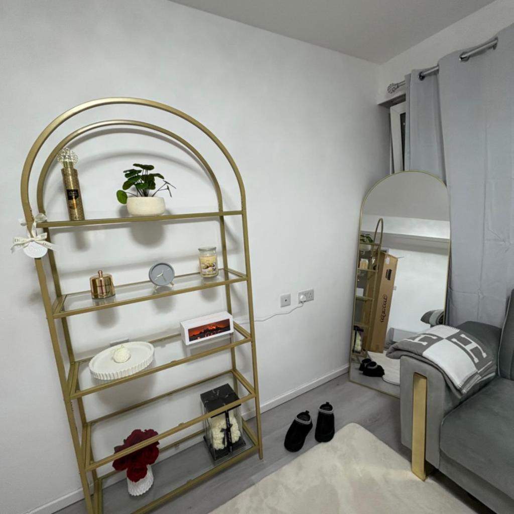 Photograph of Newly Refurbished - Stylish - Modern - And Cosy Flat - King Size Bed with Built In Speakers - Bedside Lamp - And USB Ports - Sofa Bed - In Islington North London