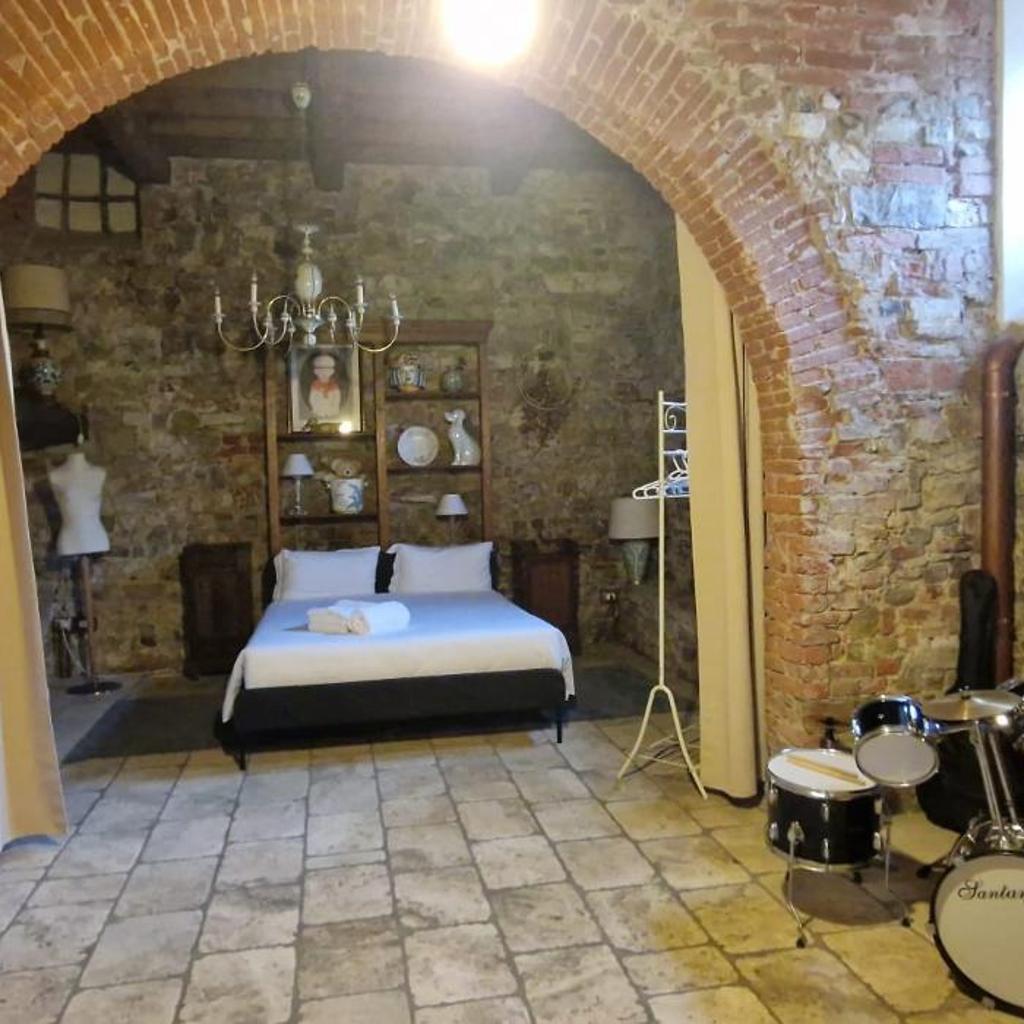 Photograph of IL POZZO DEI DESIDERI FIRENZE