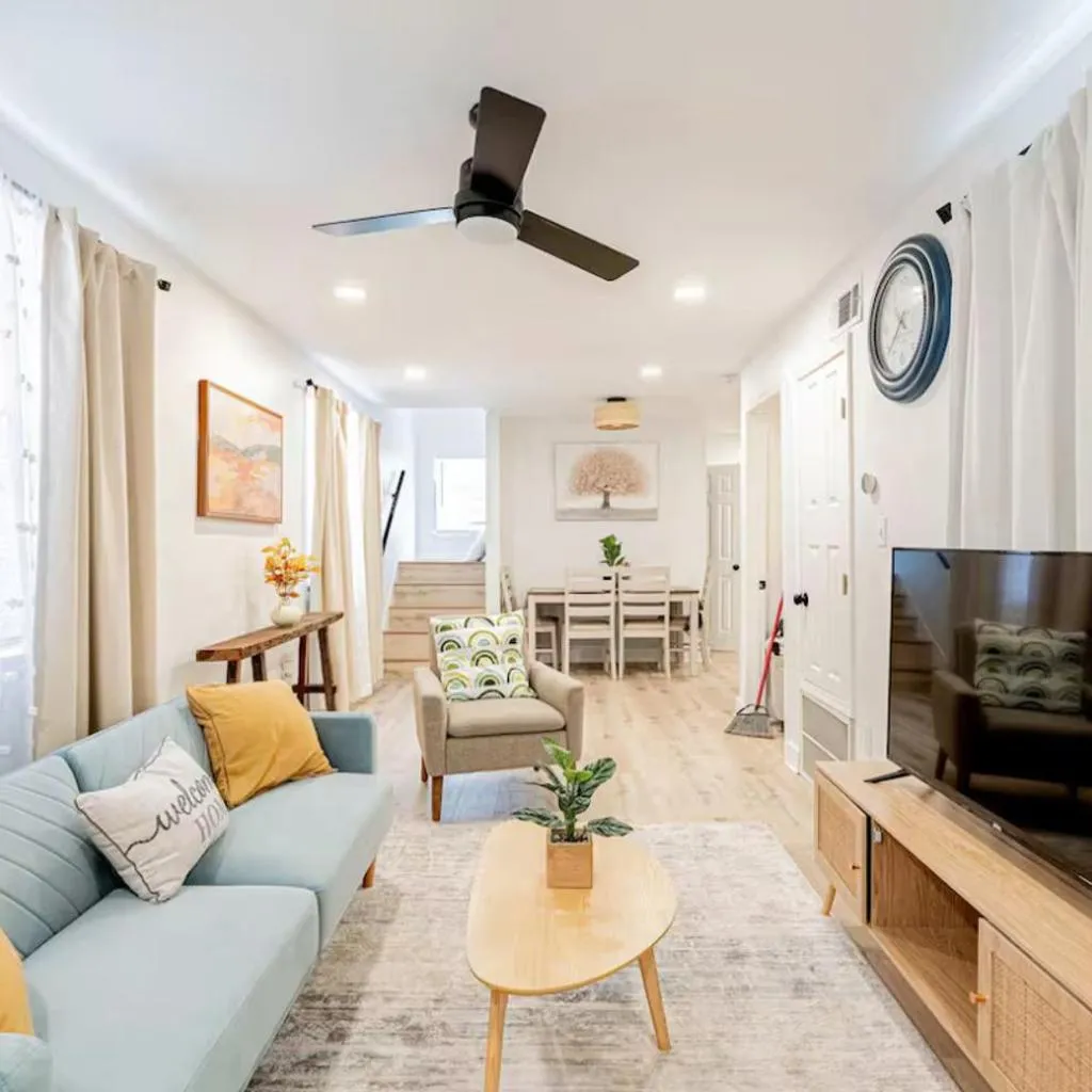 Mid City Canal st 2 bedroom cute house