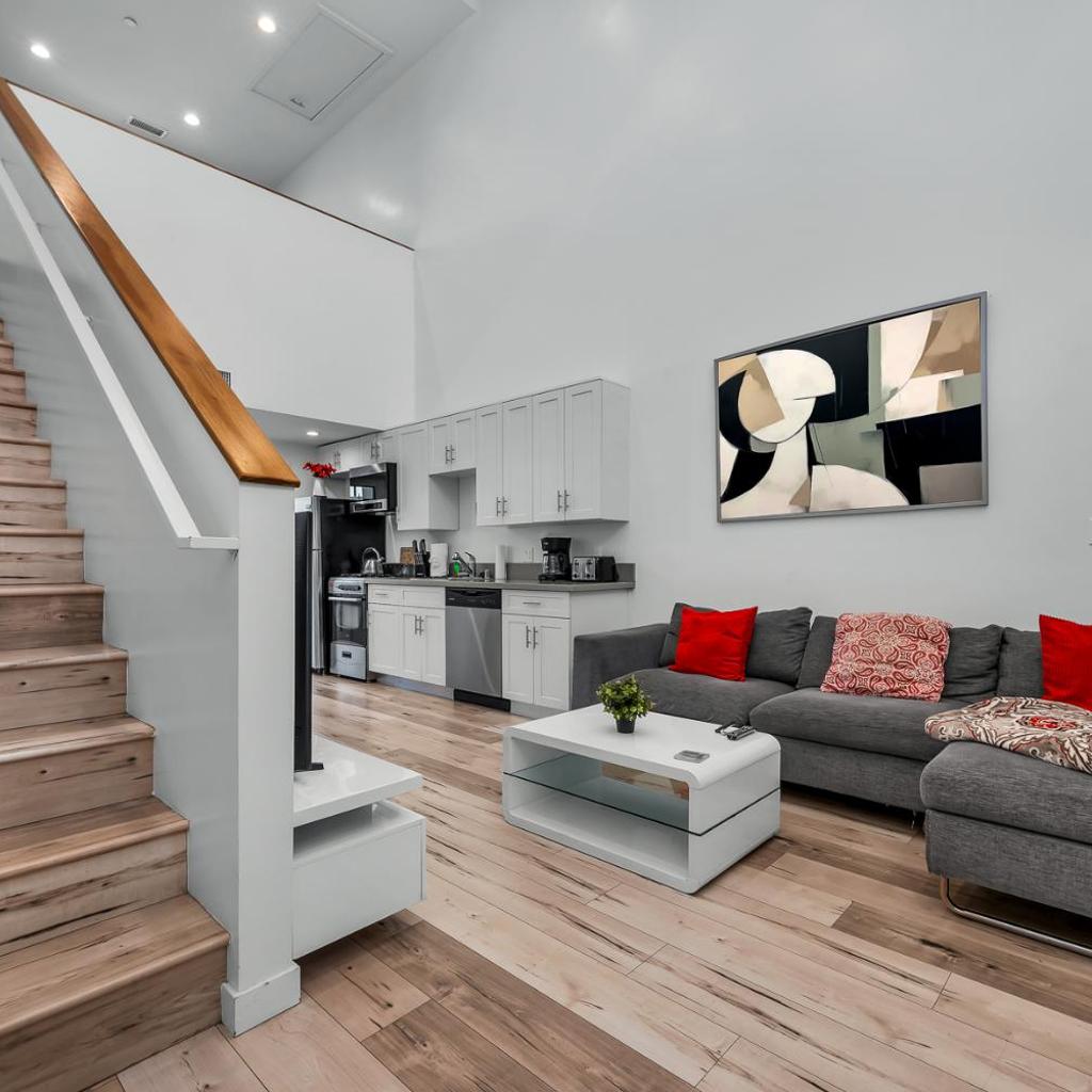 Photograph of Chic Modern Loft in Hollywood 1 Bedroom with Balcony & Free Secure Parking