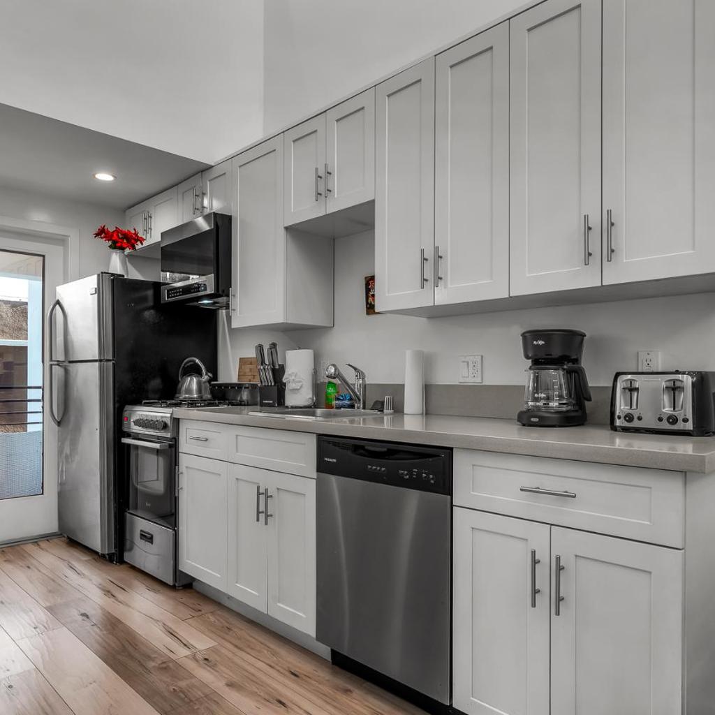 Photograph of Chic Modern Loft in Hollywood 1 Bedroom with Balcony & Free Secure Parking
