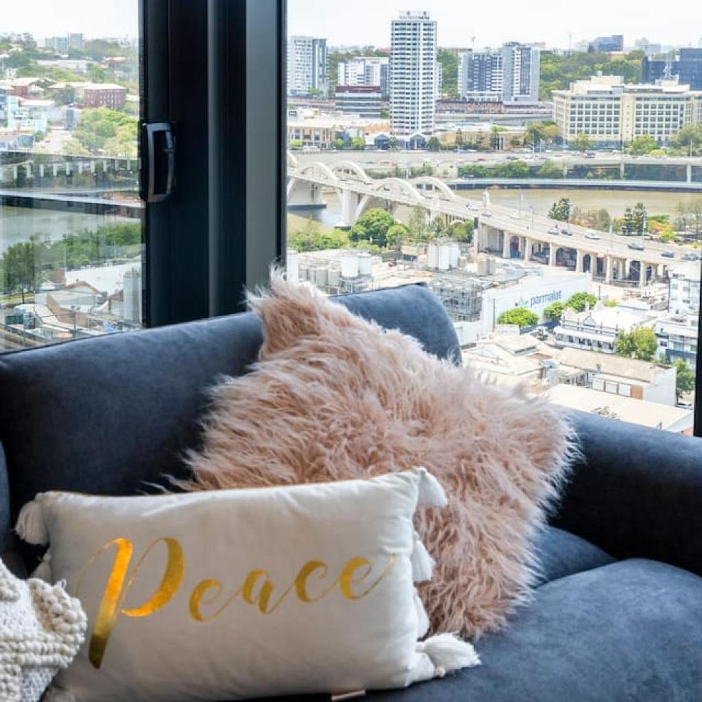 Photograph of Riverside 1BR in South Brisbane Walk to South Bank & Cultural Icons Cordelia12304-1