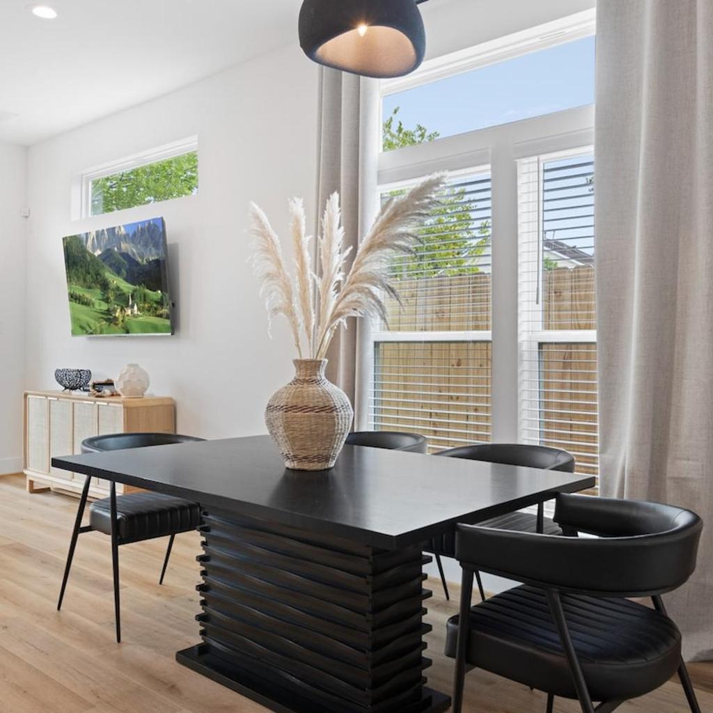 Photograph of 2 Luxury Homes in 1 - Walk to Nightlife & Stadiums