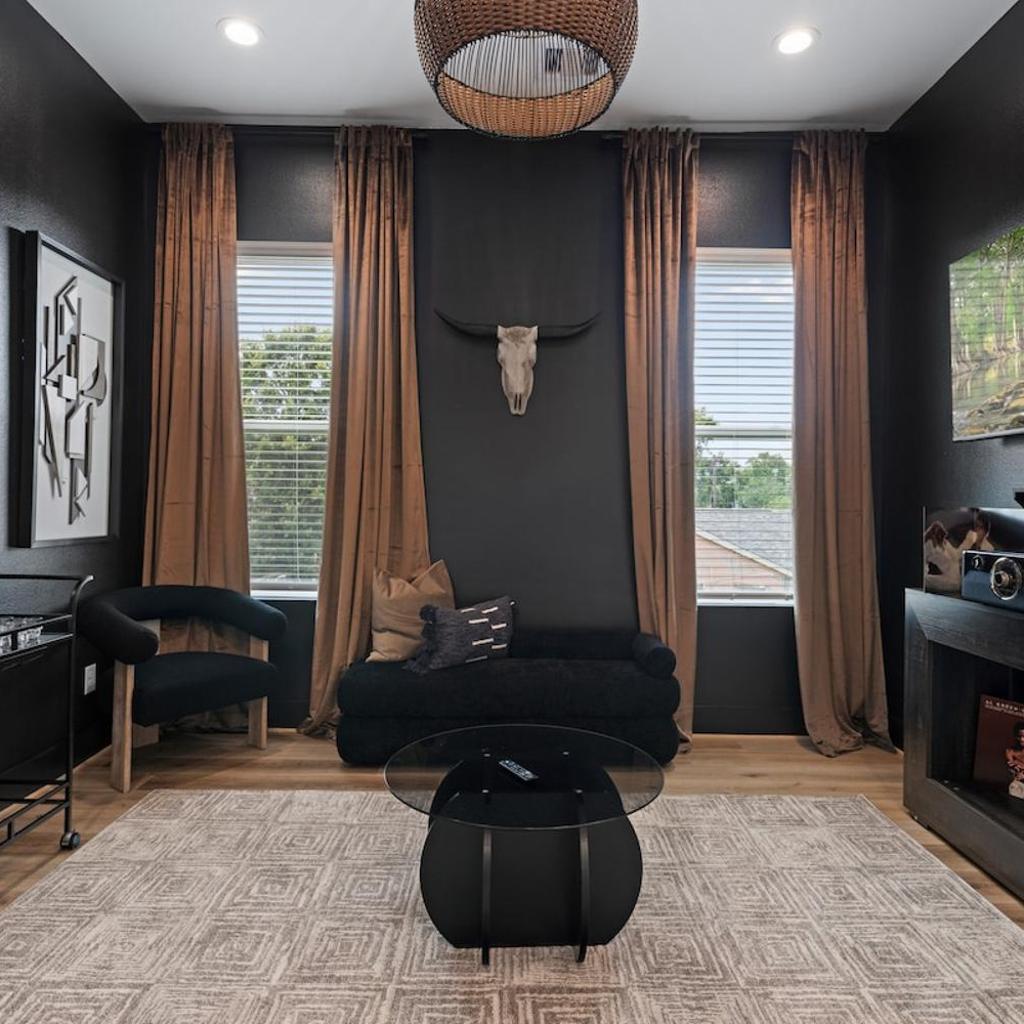 Photograph of 2 Luxury Homes in 1 - Walk to Nightlife & Stadiums