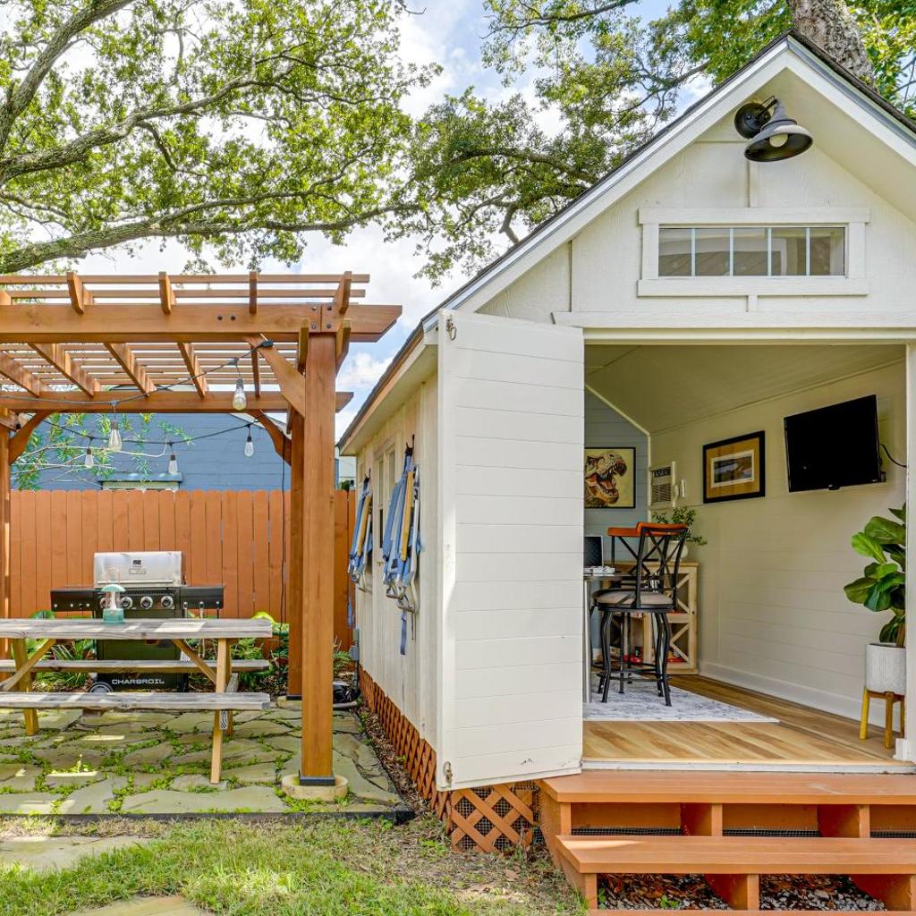 Photograph of Dtwn Retreat w/ Game Room! Walk to Hampton Park