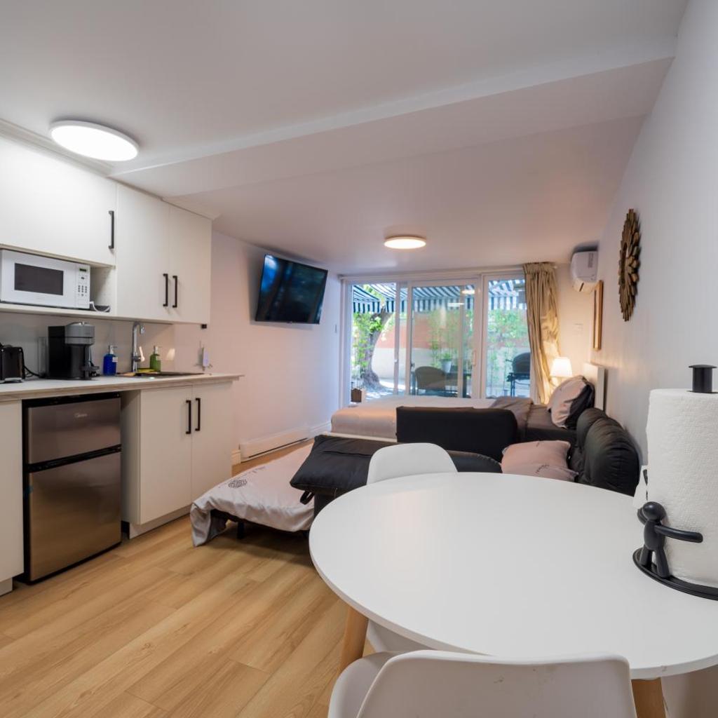 Photograph of Renovated Studio w Parking Queen Bed and Sofa Bed