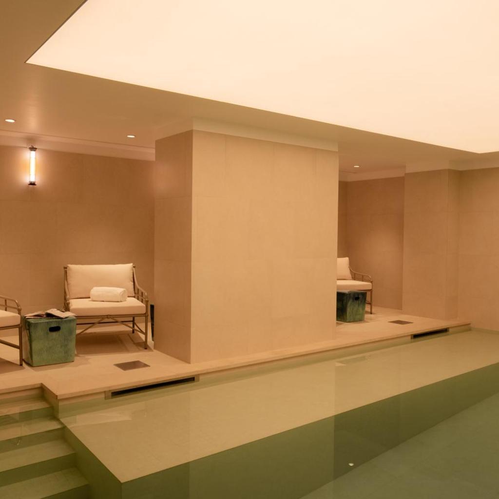 9Hotel Chelton — 