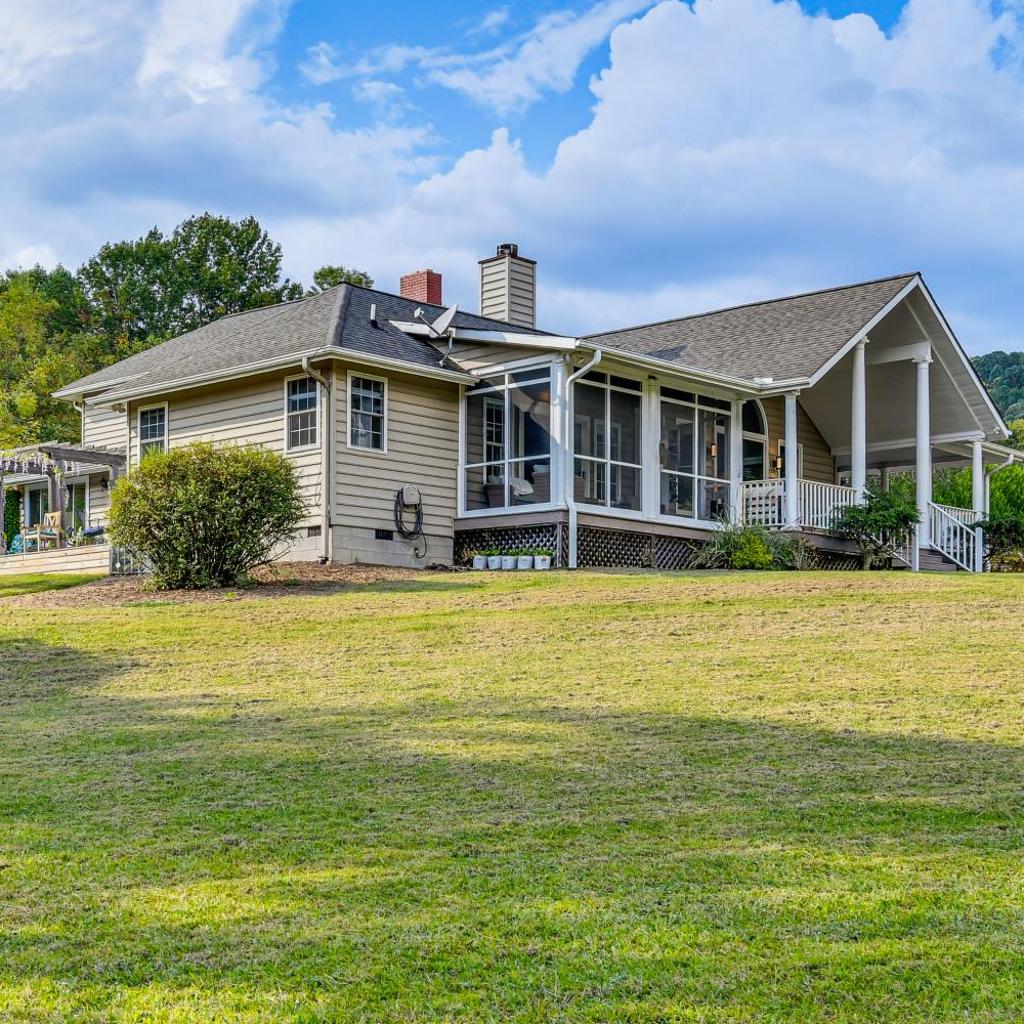 Photograph of Mtn Views, Deck, Porches & Patio: Asheville Escape