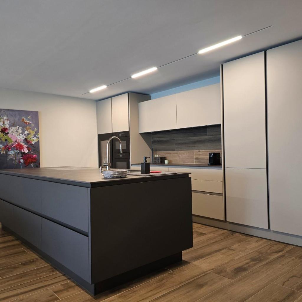 Image 7 - Luxury Lake View Apartment Minusio by HolAp