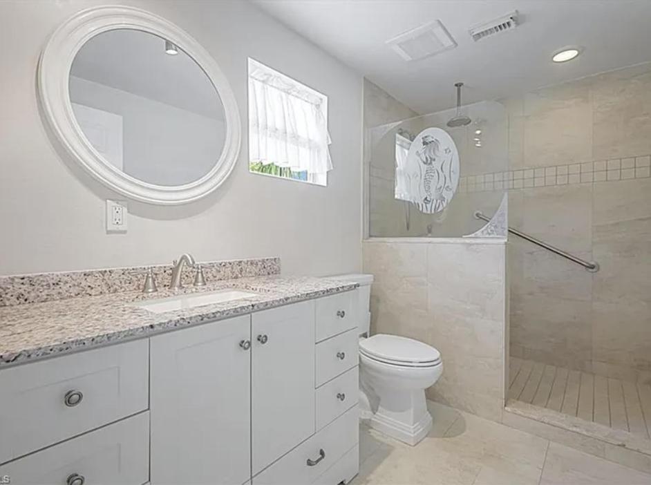 Photograph of Spend Fall in Naples Hot tub 107th Ave 8 blocks off ocean