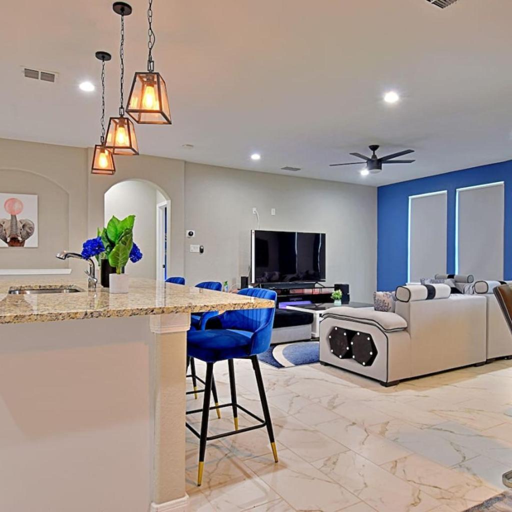 Photograph of Stunning 6 Bedroom Near Downtown
