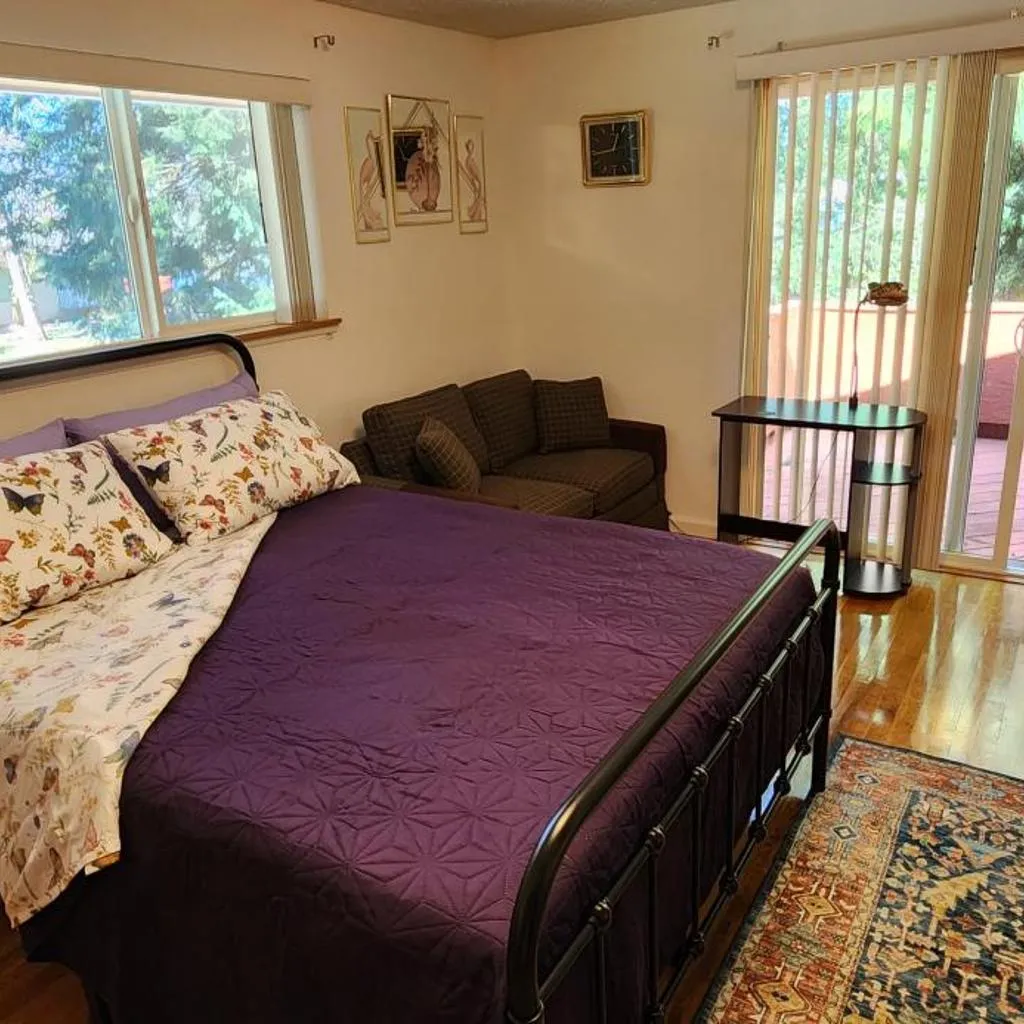 Comfy, Cozy BnB Kent WA "Private Bathroom"