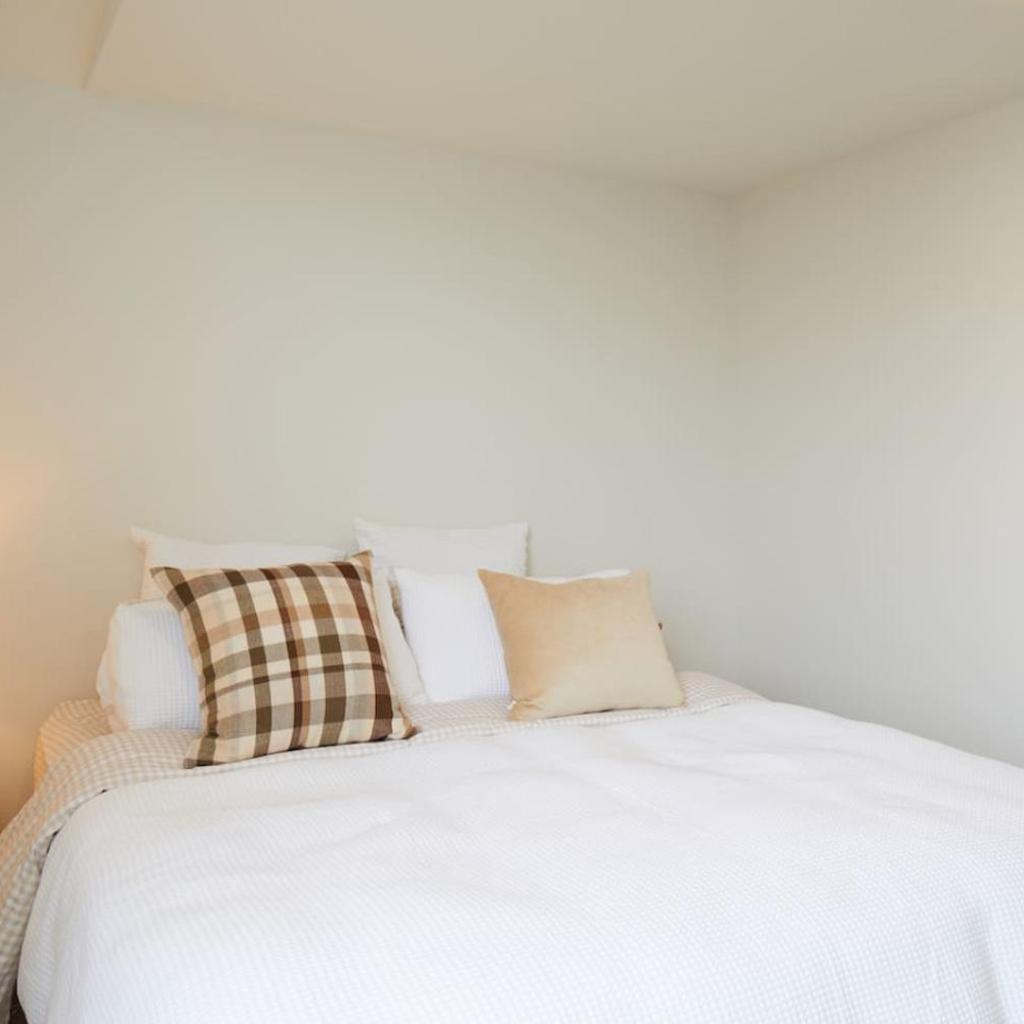 Photograph of Spacious 3 Bedroom Townhouse Steps from the CBD