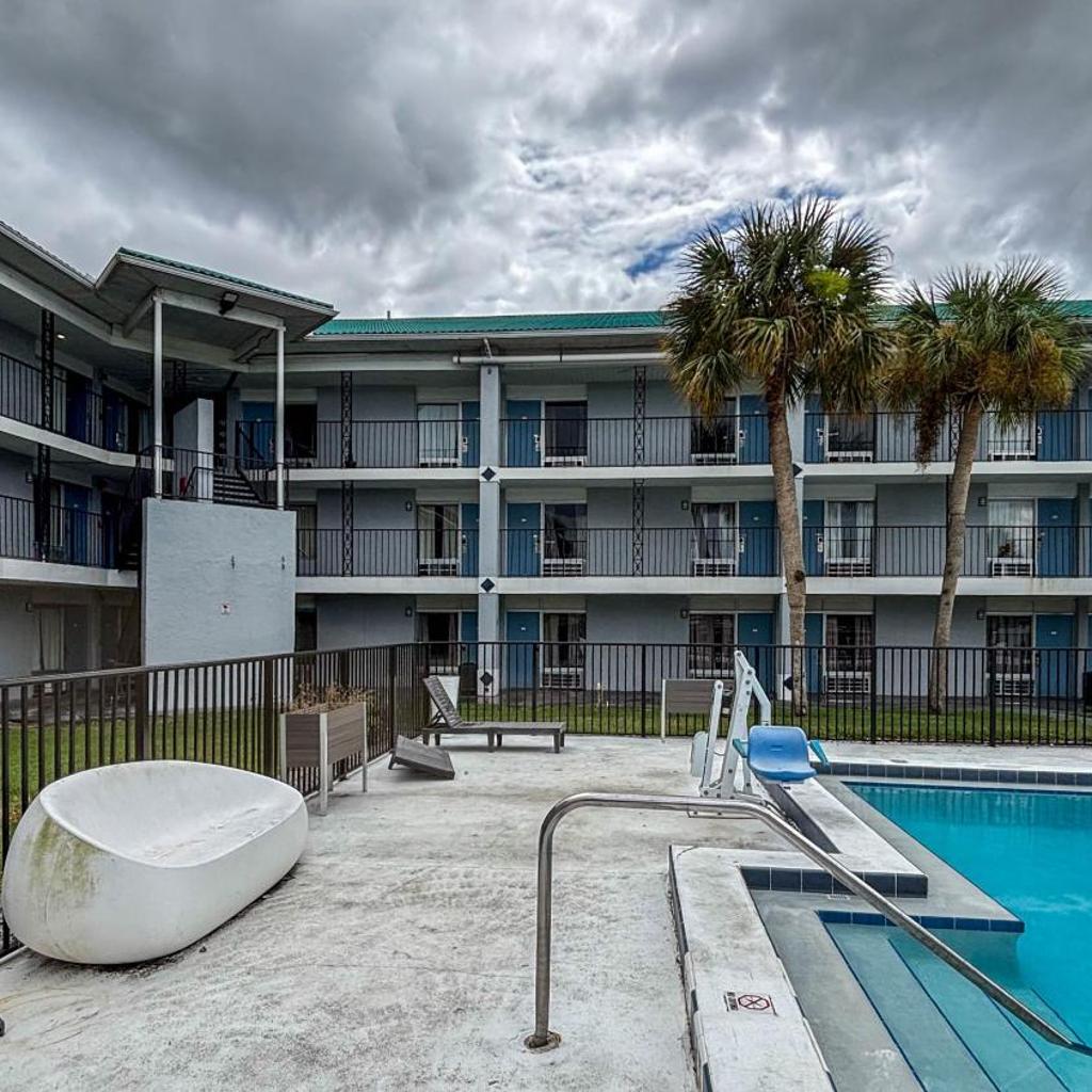 Photograph of Motel 6 Altamonte Springs FL