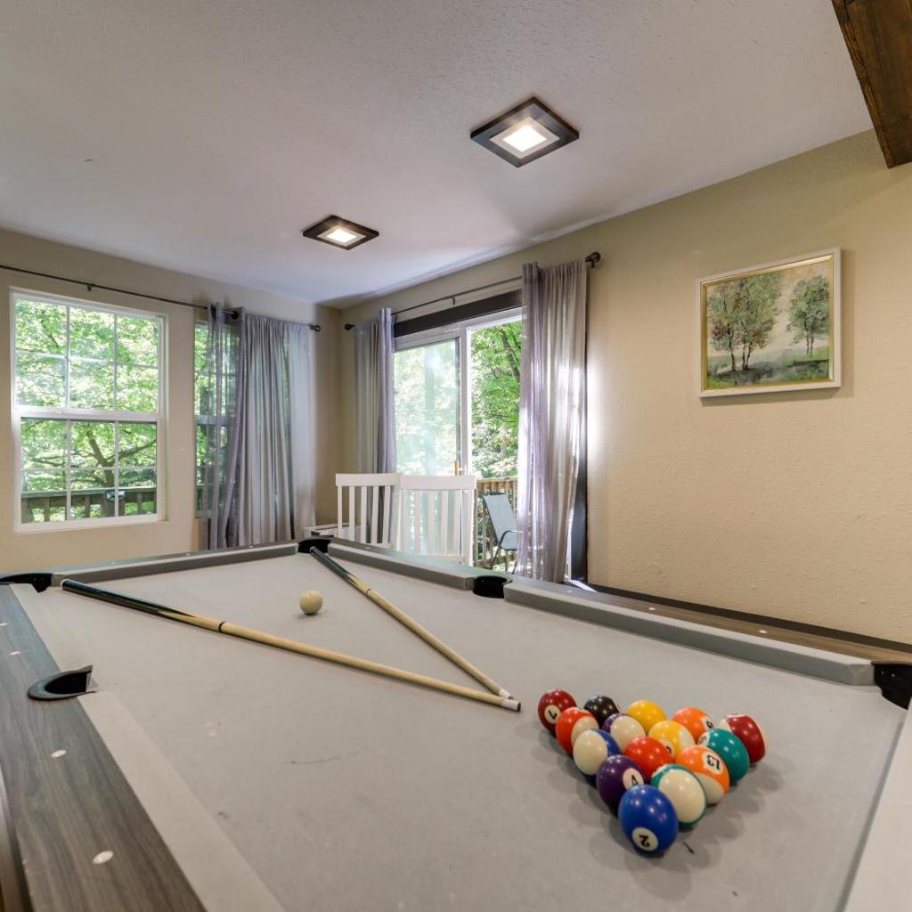 Photograph of Cobbly Nob Golf Retreat: Hot Tub, Arcade Game Room