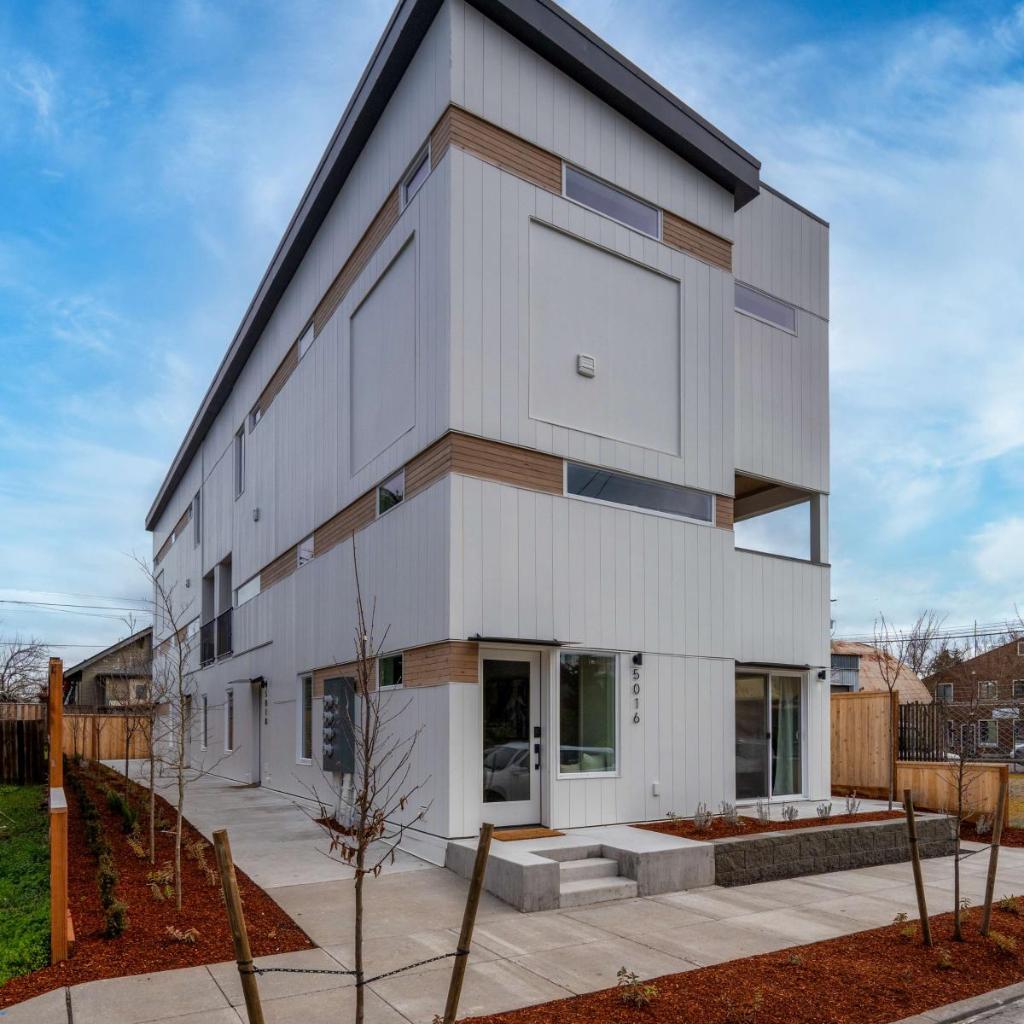 Photograph of Stay Portland - Alberta Arts District Hideaway - Stylish Studio