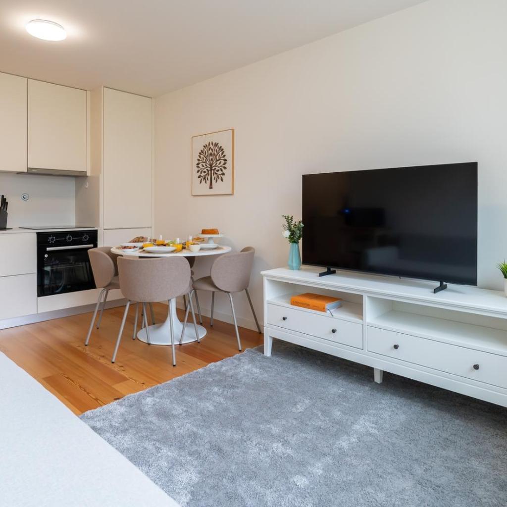 Photograph of Modern & Bright Flat in Cedofeita by HostWise