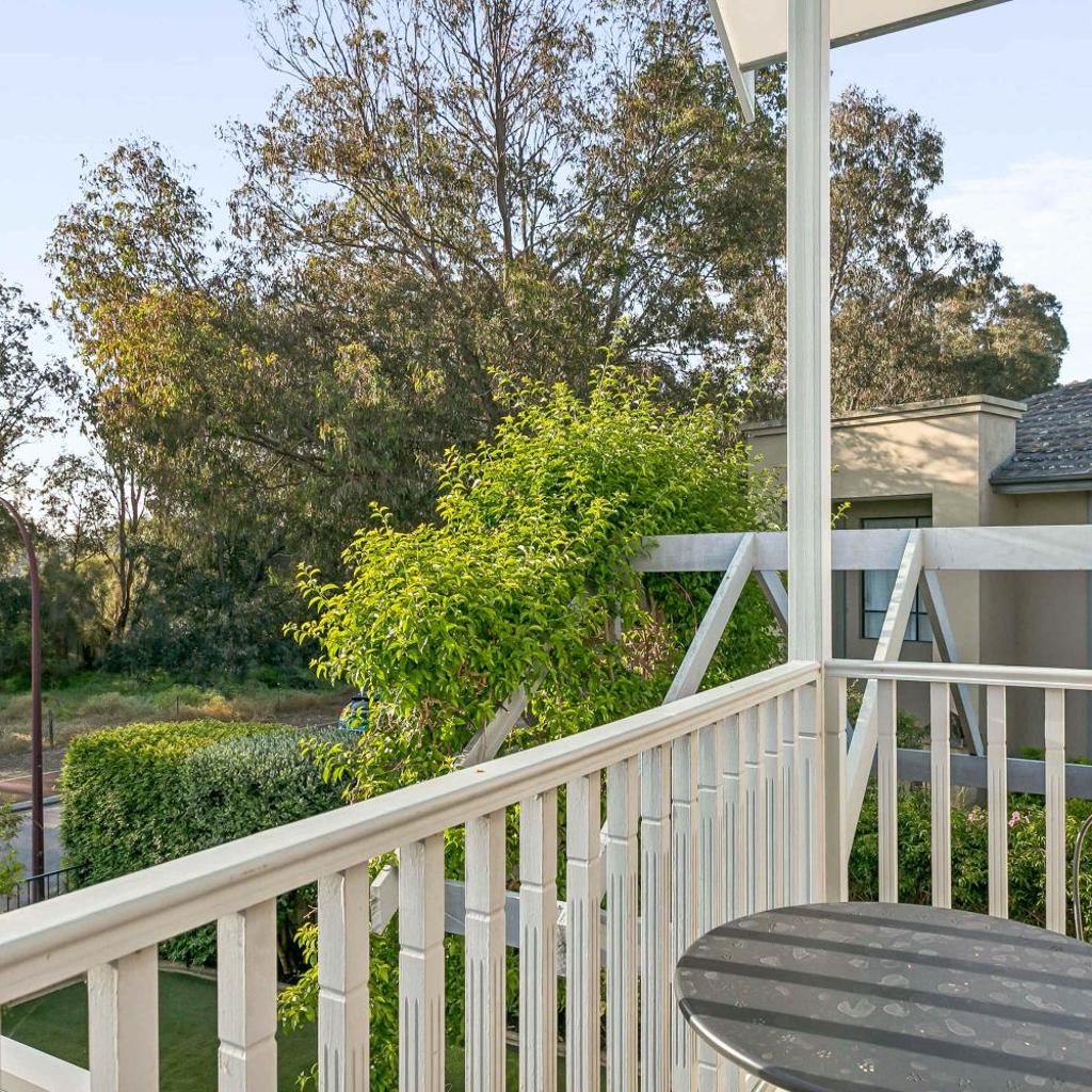 Photograph of Kingsley Lake House - Family Home with 3 Lounges