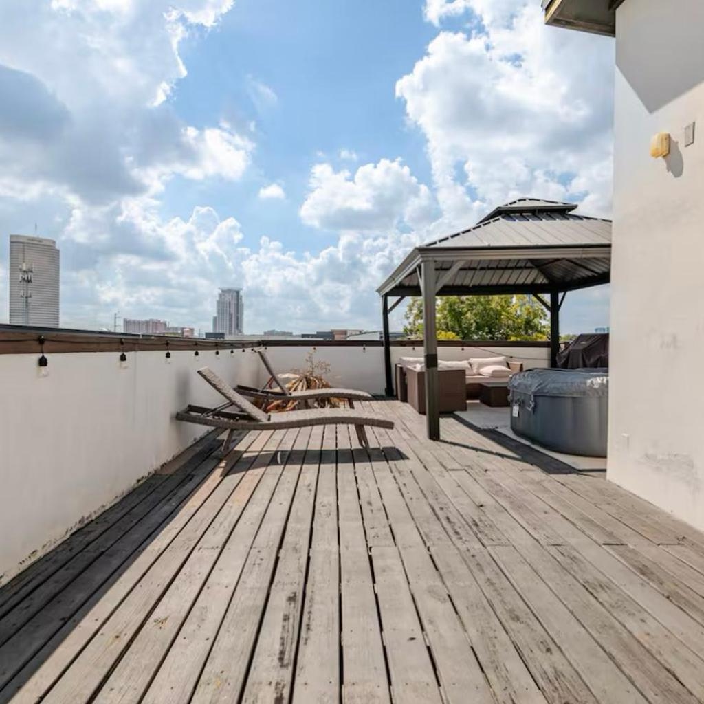 Photograph of 3222 sqft 3 Bedroom Townhous Amazing Rooftop View