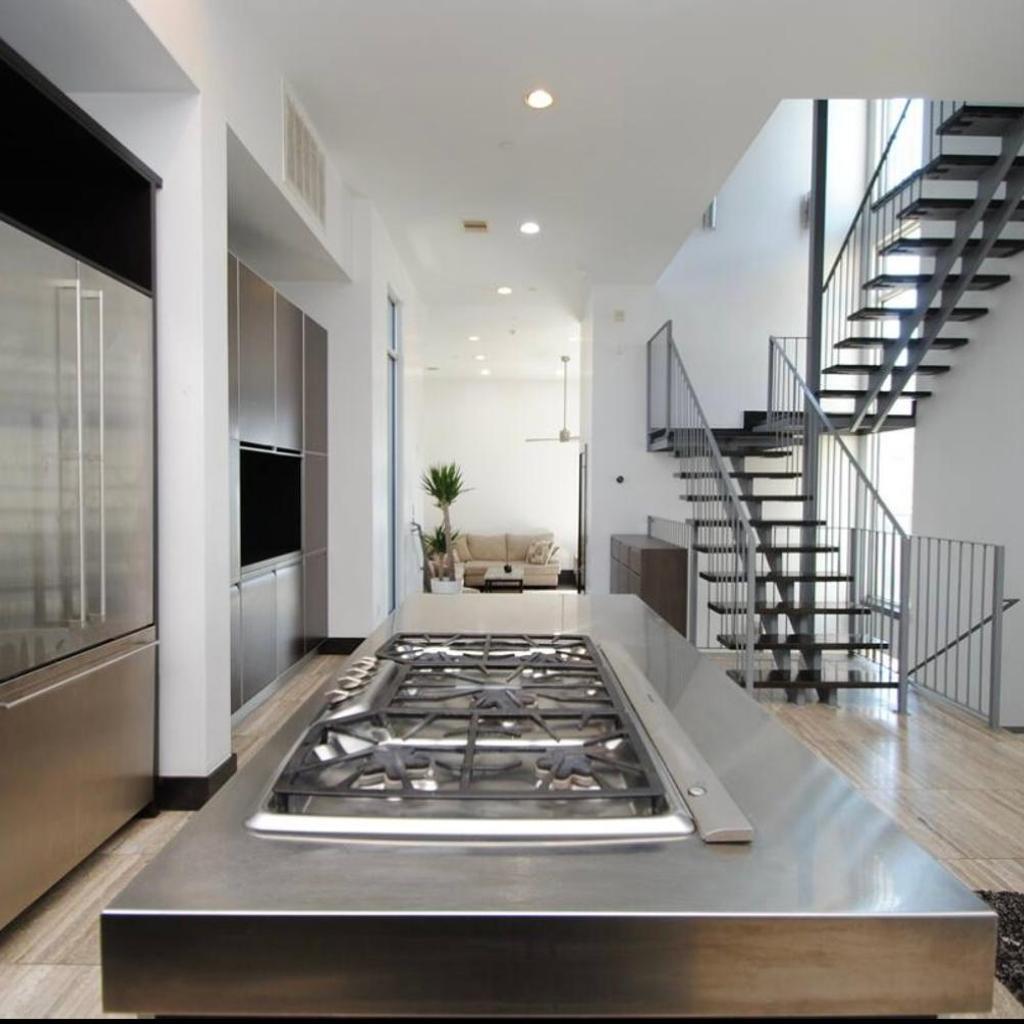 Photograph of 3222 sqft 3 Bedroom Townhous Amazing Rooftop View
