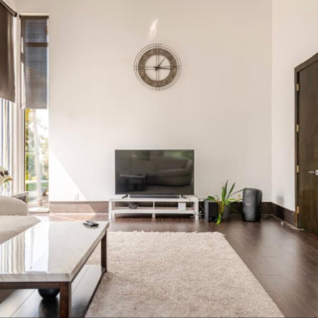 Photograph of 3222 sqft 3 Bedroom Townhous Amazing Rooftop View