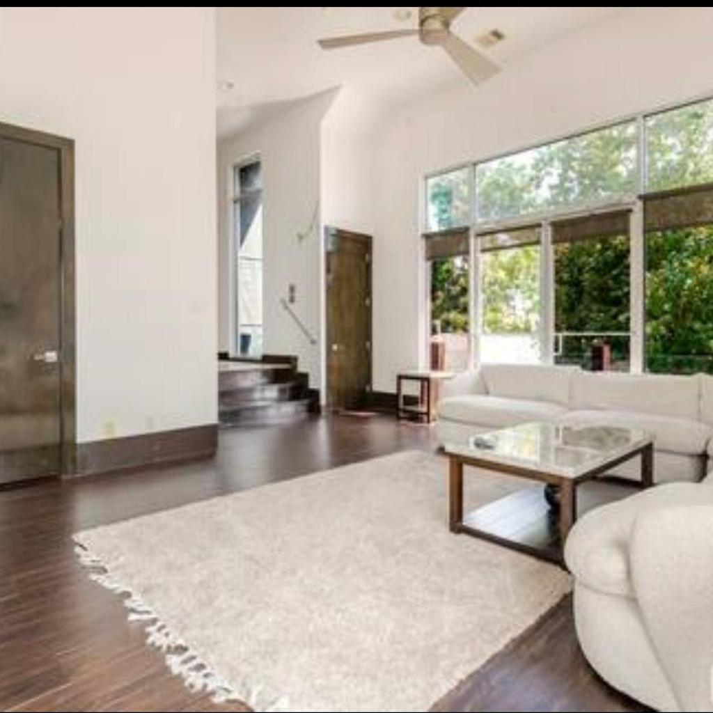 Photograph of 3222 sqft 3 Bedroom Townhous Amazing Rooftop View