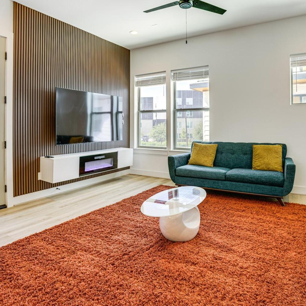 Photograph of Your Houston HQ! Modern Unit w/ Yard & Workspace