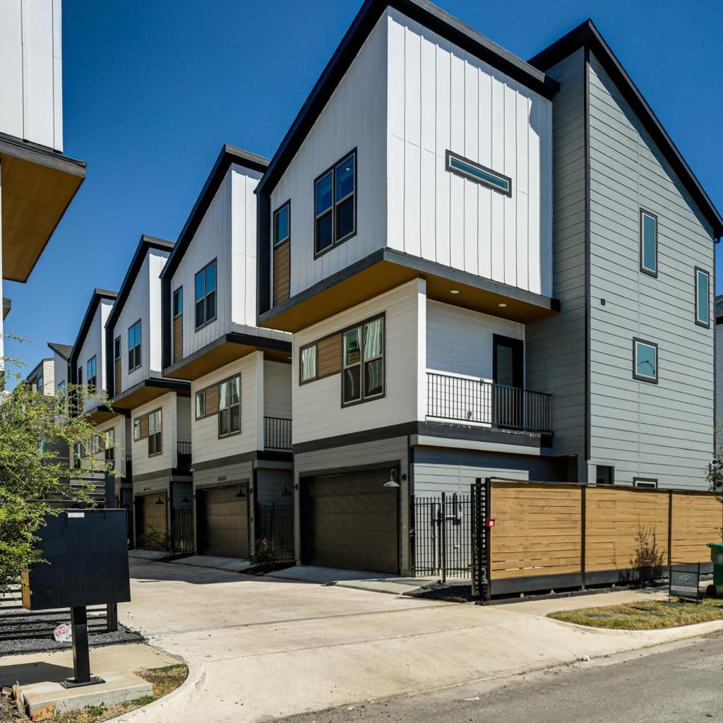 Photograph of Your Houston HQ! Modern Unit w/ Yard & Workspace