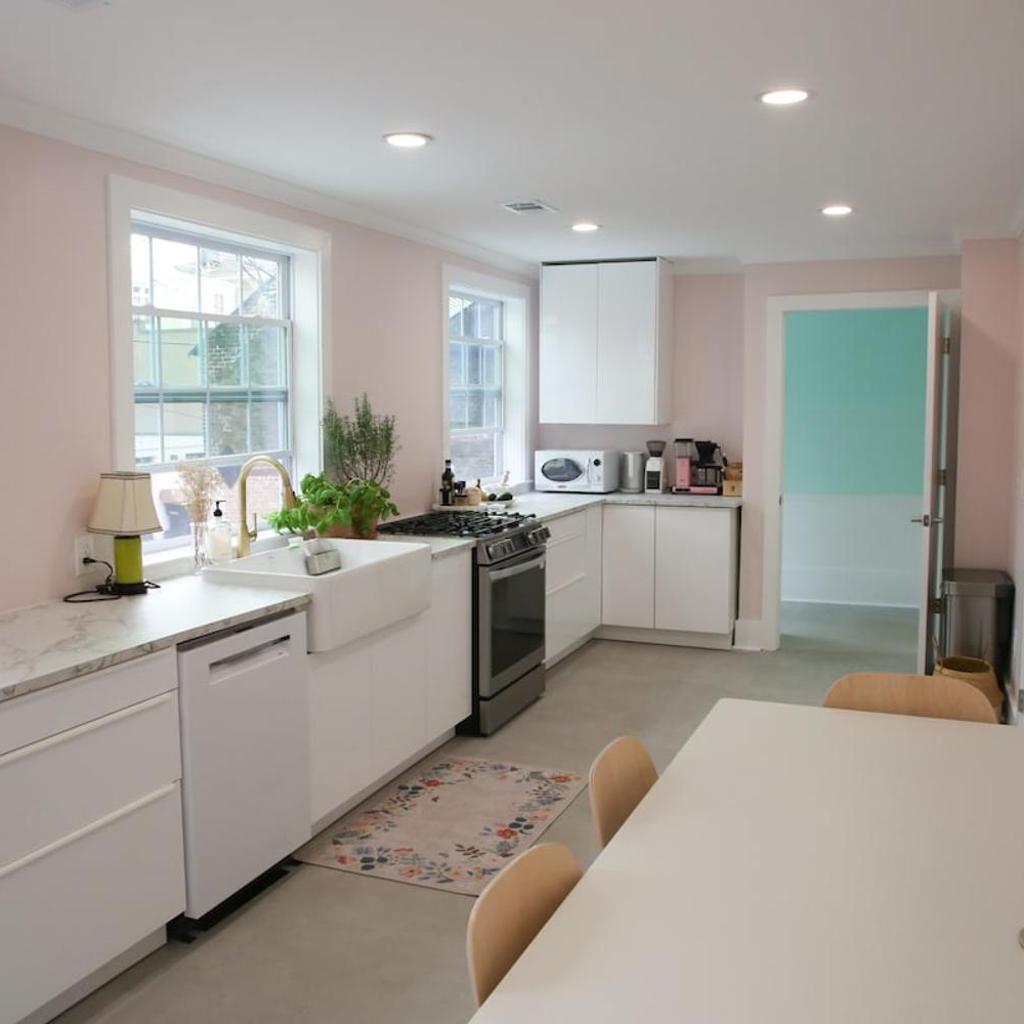 Photograph of Bosch House Rosé - Lila Suite