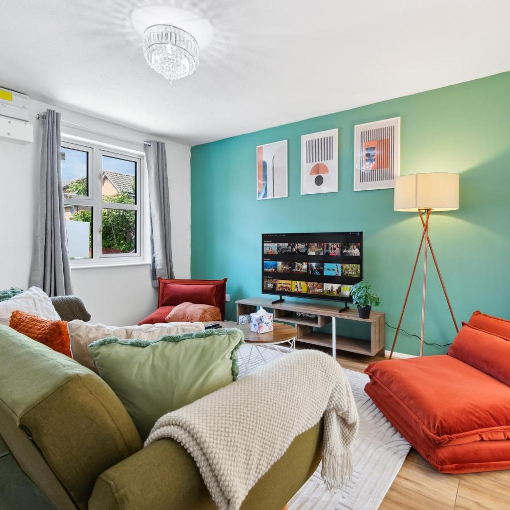 Photograph of London Tower Bridge Entire House! Garden, Free Parking, Sleeps up to 6!