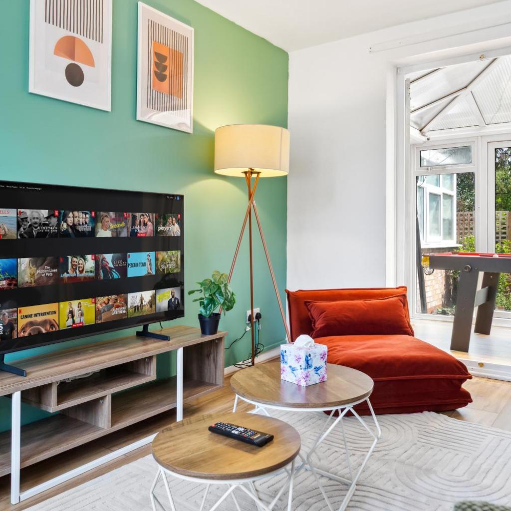 Photograph of London Tower Bridge Entire House! Garden, Free Parking, Sleeps up to 6!
