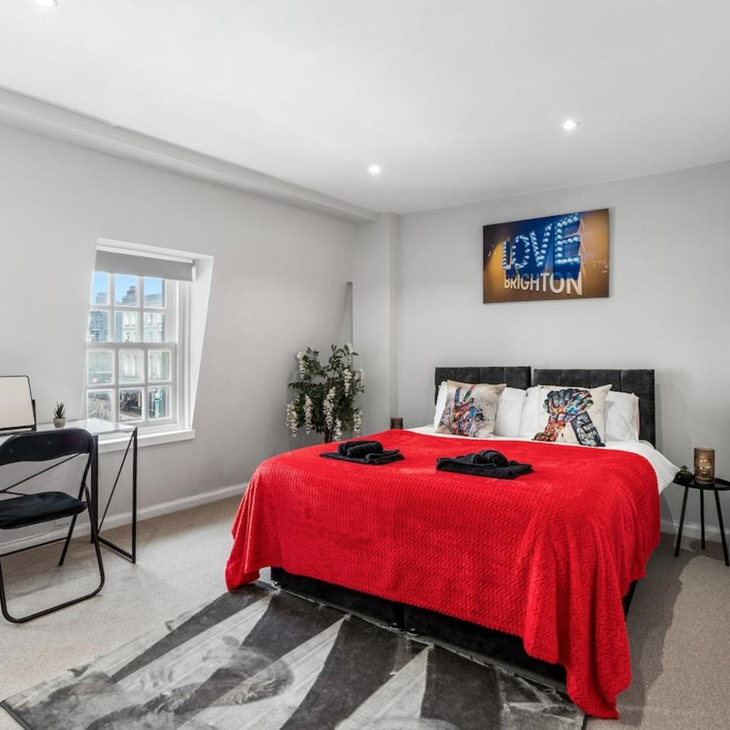 Photograph of Central Brighton Large 2 Bed Apt in The Lanes