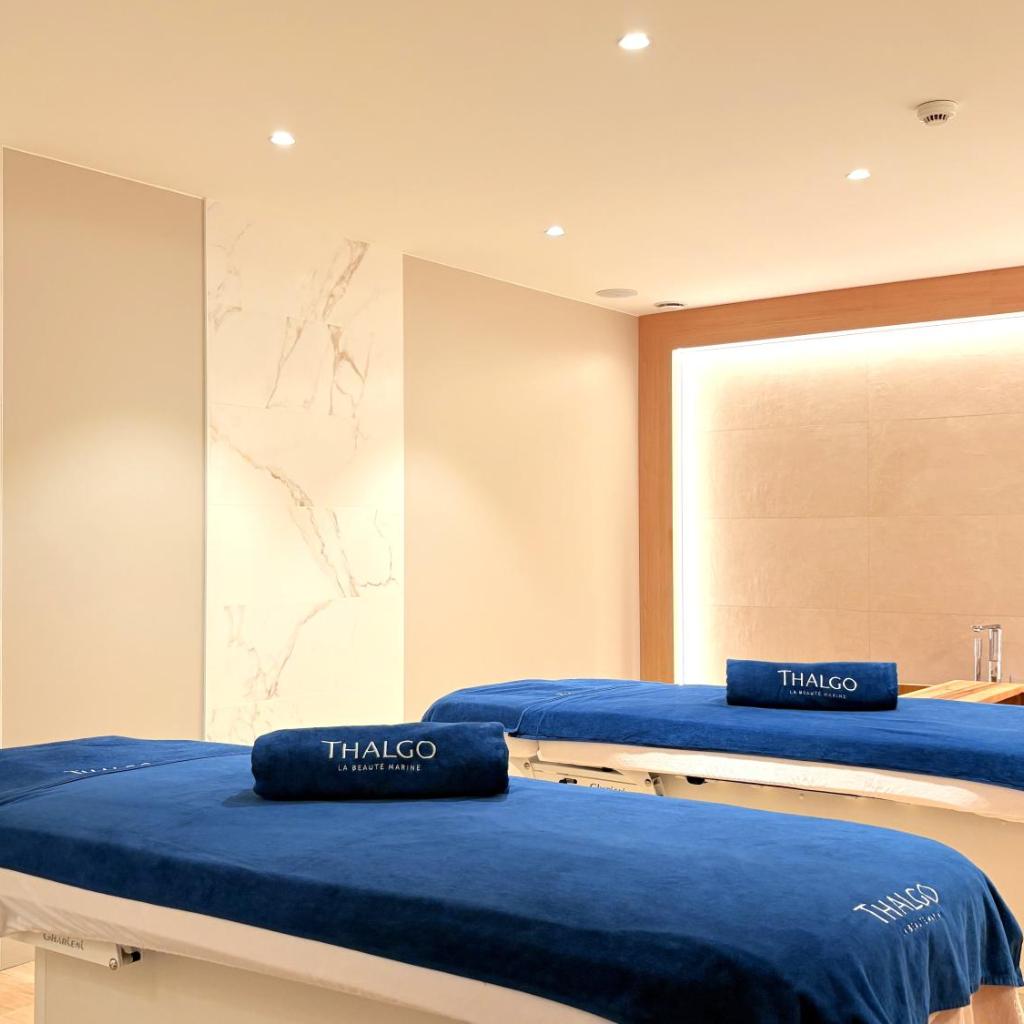 Brit Hotel Piscine & Spa - Fougères — 