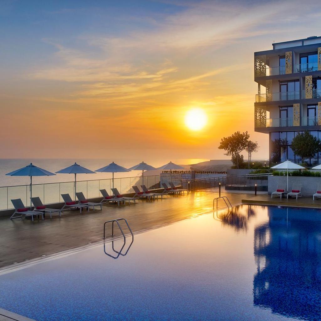 Beach Bay Hotel Mirfa — 